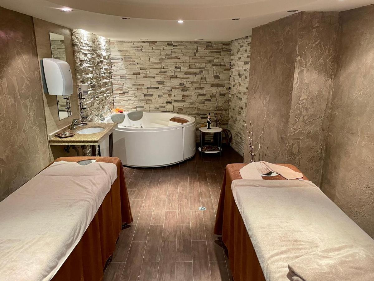 Ground Floor 2-Bedrooms, 2-Bathrooms Apartment Near Bansko In A Complex With Pools And Spa Included Razlog Esterno foto